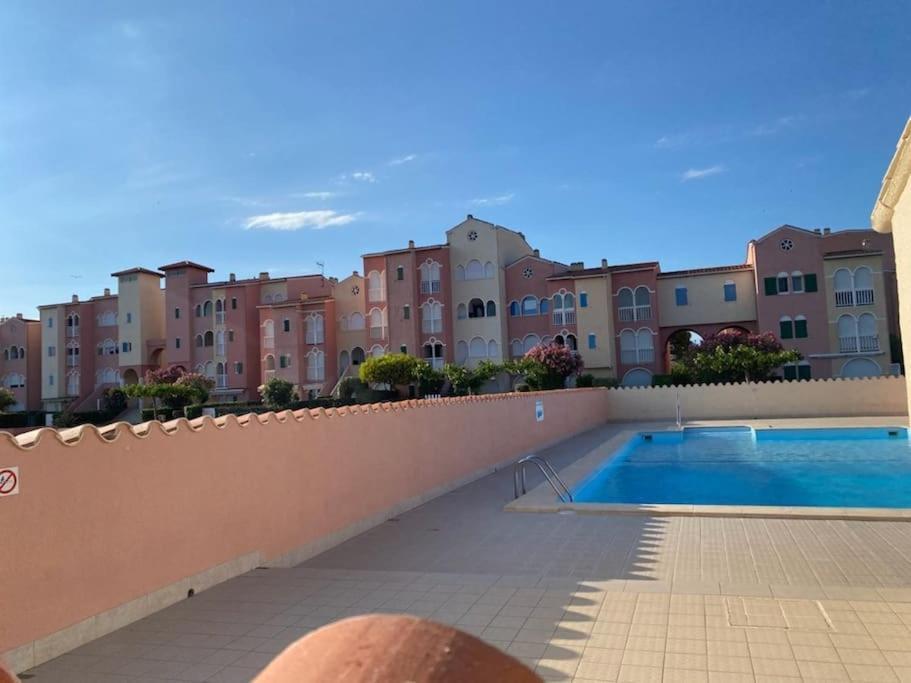Superbe Studio Renove Avec Piscine Et Vue Marina Le Barcares Luaran gambar